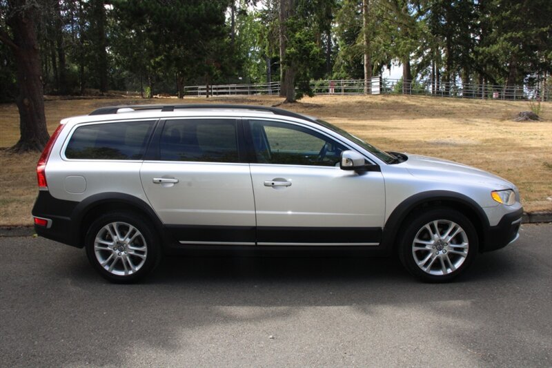 Used 2016 Volvo XC70 T5 Premier w/ Proximity Package AWD/4WD image 13