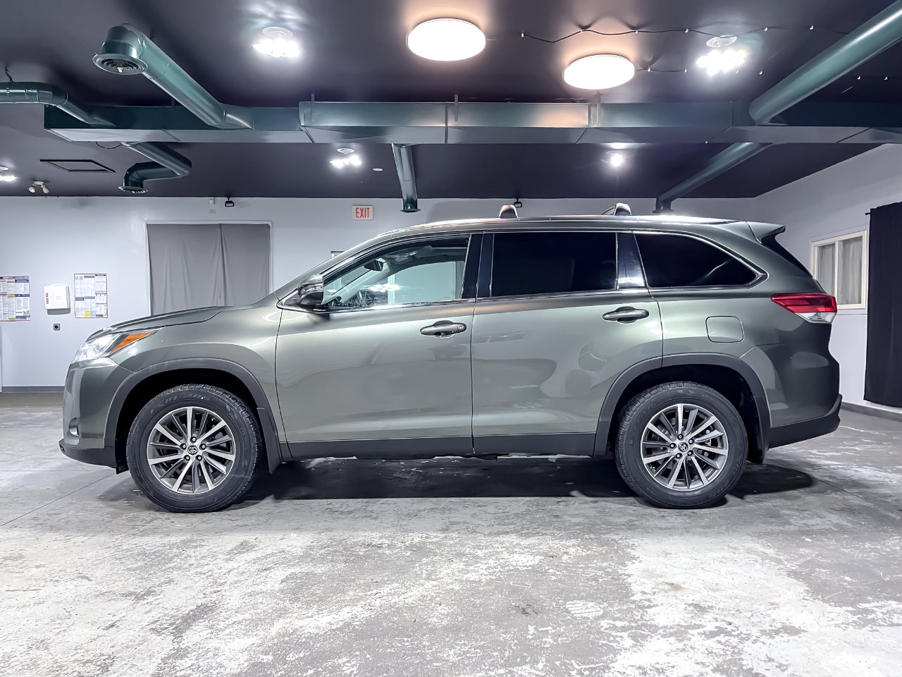 Used 2019 Toyota Highlander XLE image 5