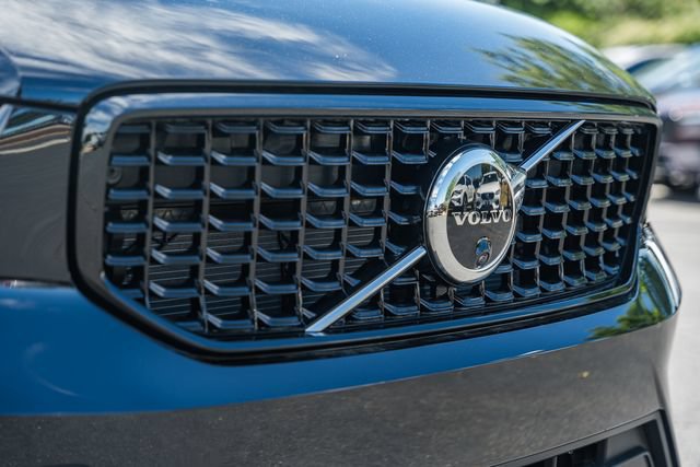 New 2026 Volvo XC40 B5 Plus w/ Protection Package Premier AWD/4WD image 12