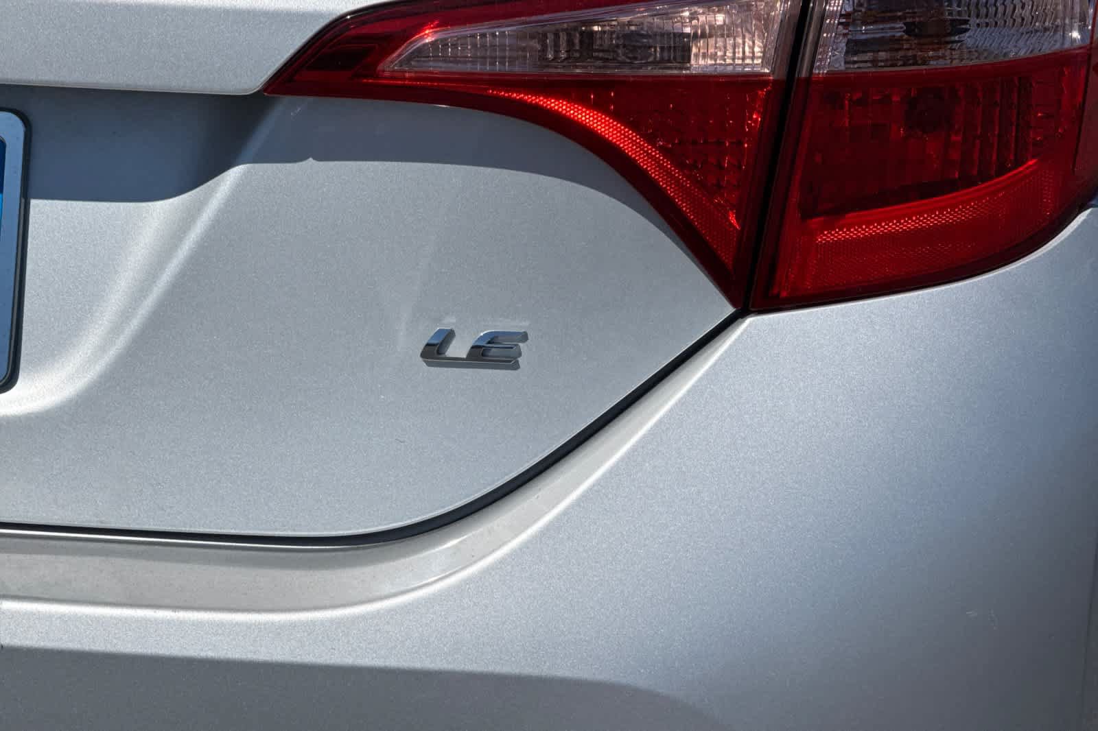 Used 2018 Toyota Corolla LE FWD image 29