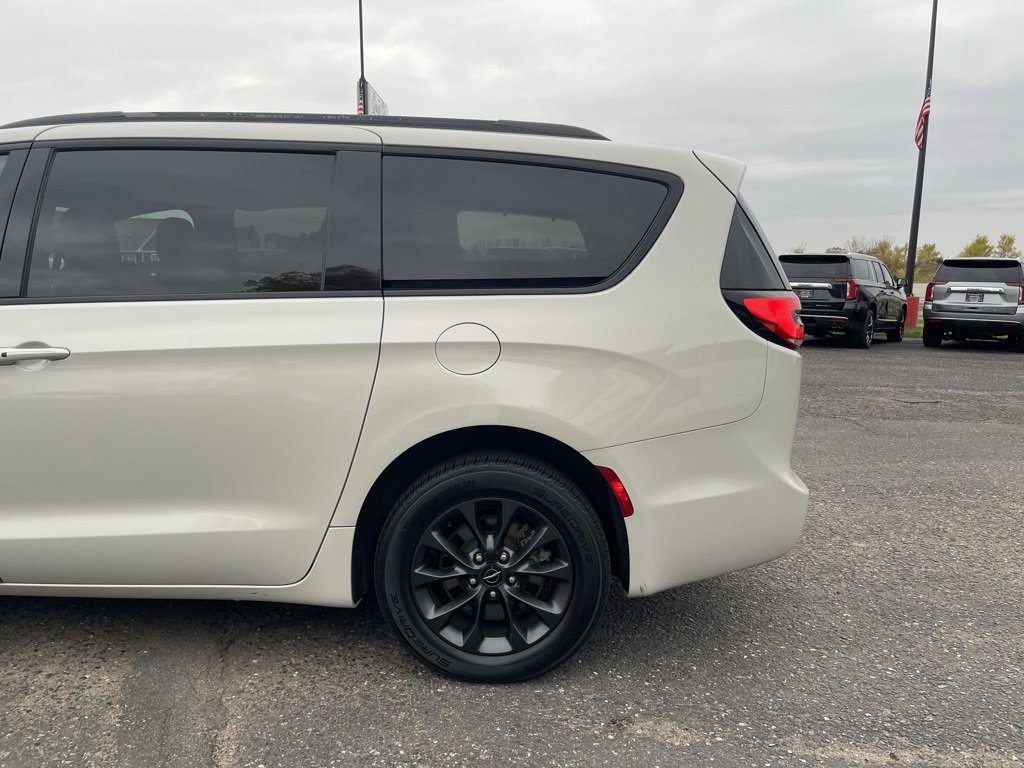 Used 2021 Chrysler Pacifica Limited w/ S Appearance Package image 8