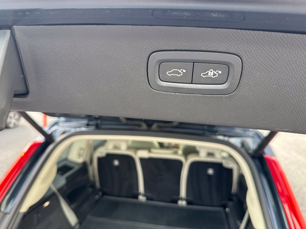 Used 2021 Volvo XC90 T6 Momentum w/ Advanced Package AWD/4WD image 11