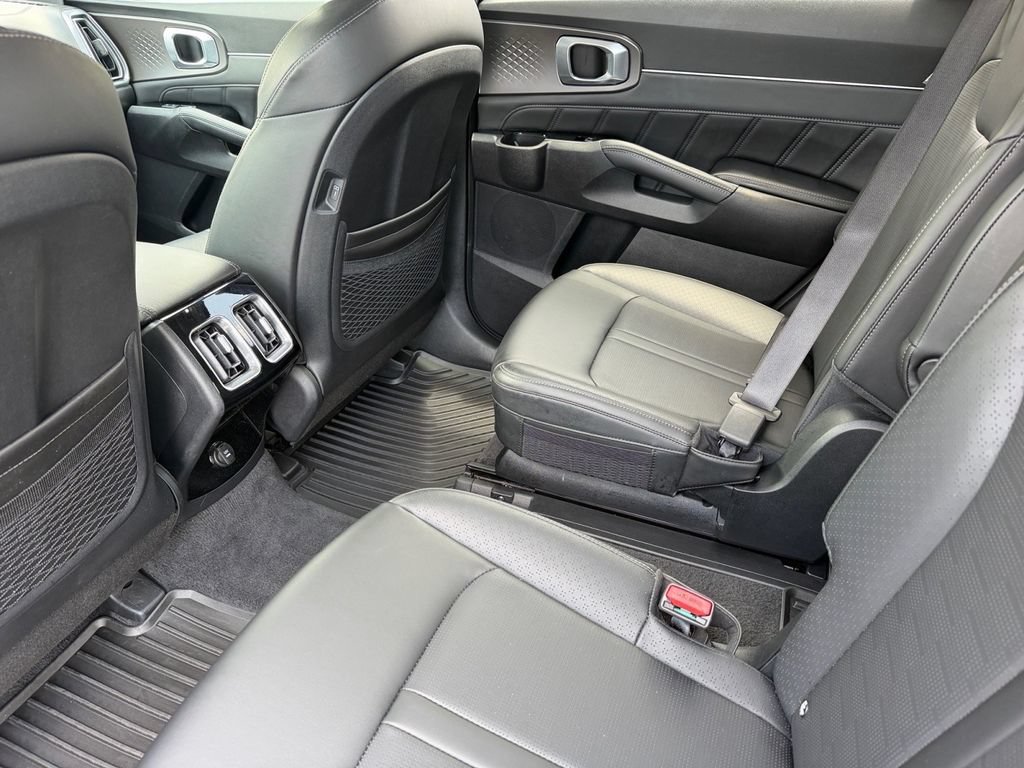 Used 2025 Kia Sorento SX FWD image 17