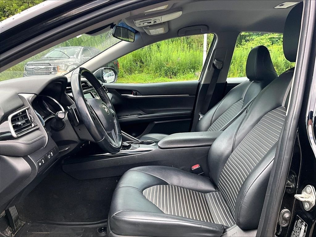 Used 2020 Toyota Camry SE FWD image 4