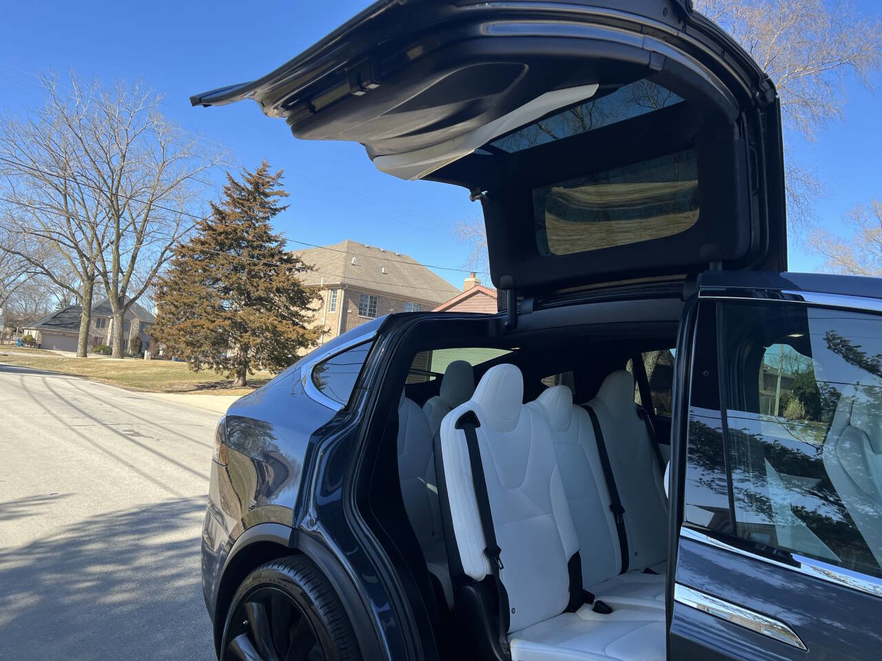 Used 2019 Tesla Model X 75D image 19