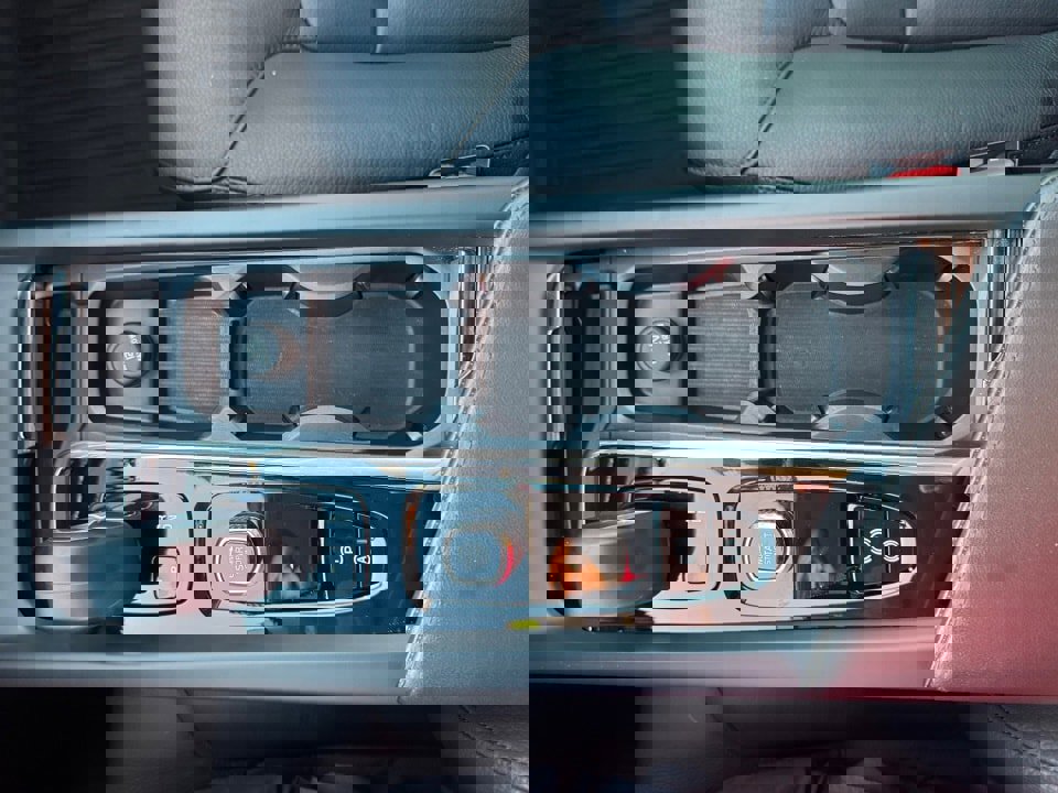 Certified 2024 Volvo XC60 B5 Plus w/ Climate Package image 20