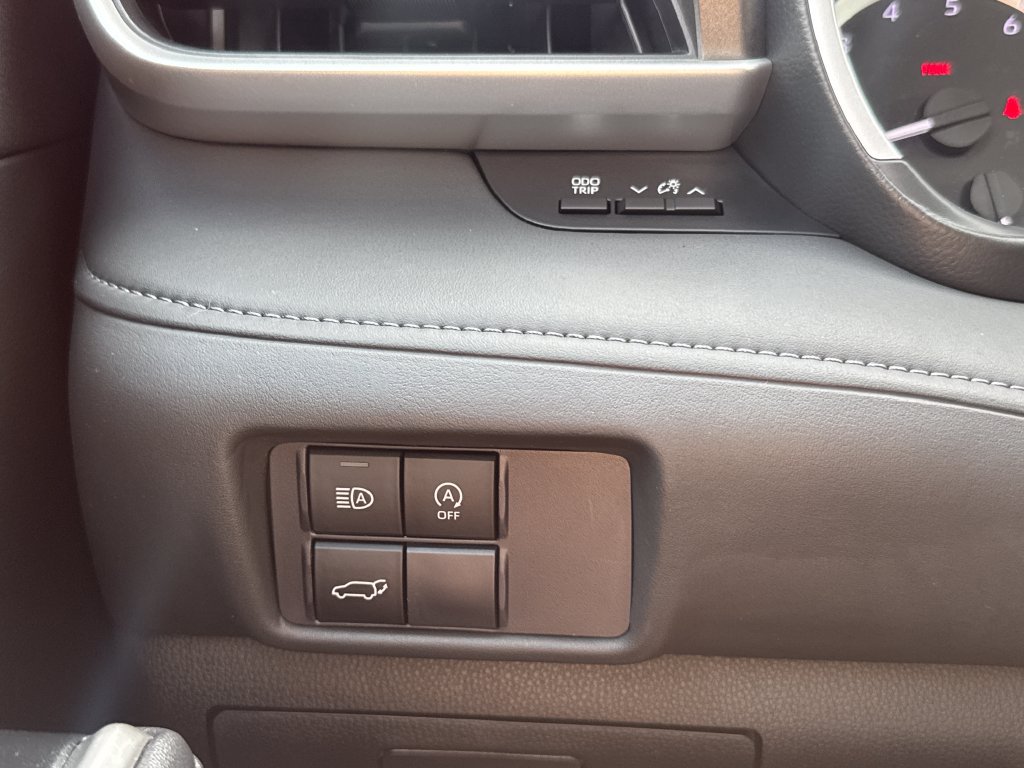 Used 2023 Toyota Highlander XLE AWD/4WD image 35