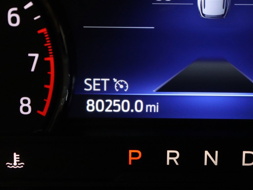 Used 2022 Ford Explorer XLT w/ Equipment Group 202A AWD/4WD image 18