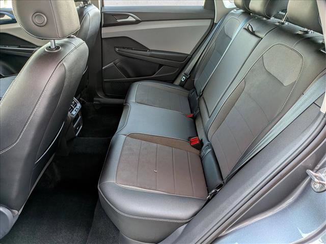 Used 2022 Volkswagen Taos SE image 17