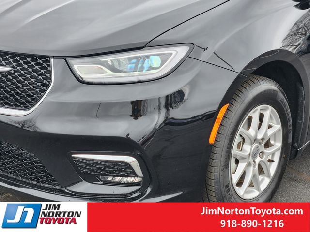 Used 2024 Chrysler Pacifica Touring-L image 10