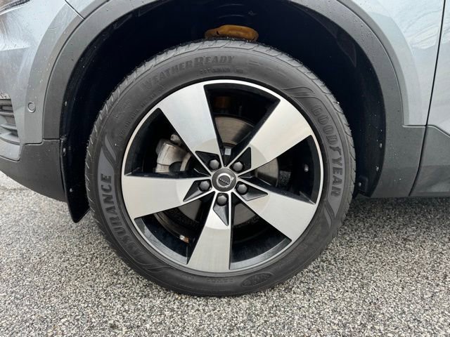Used 2019 Volvo XC40 T5 Momentum AWD/4WD image 2