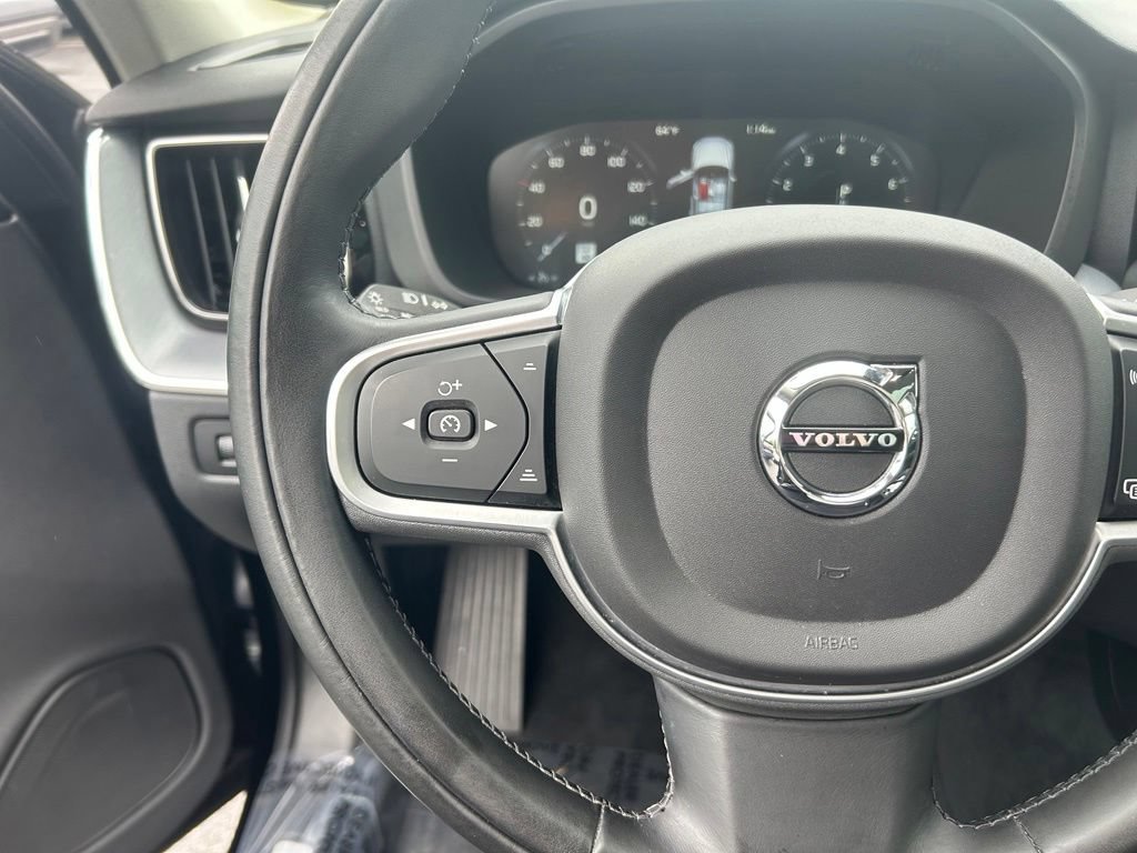 Used 2019 Volvo XC60 T6 Momentum w/ Multimedia Package AWD/4WD image 10