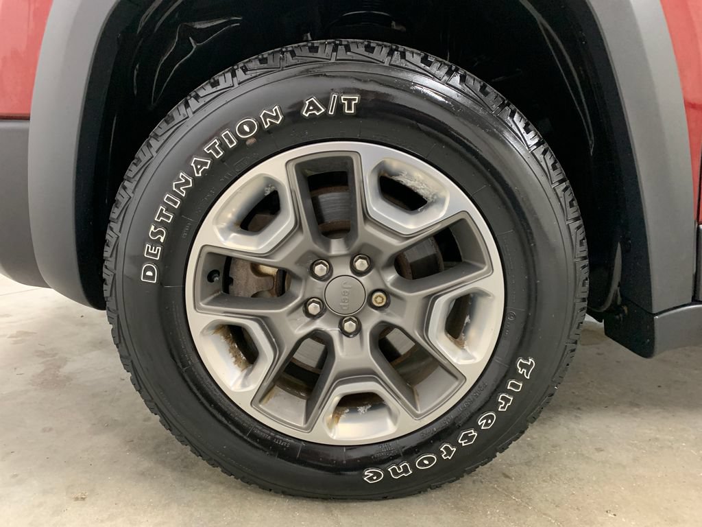 Used 2019 Jeep Cherokee Trailhawk w/ Cold Weather Group AWD/4WD image 21