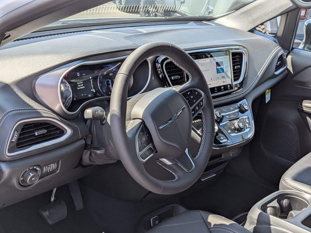 New 2026 Chrysler Pacifica Select image 12