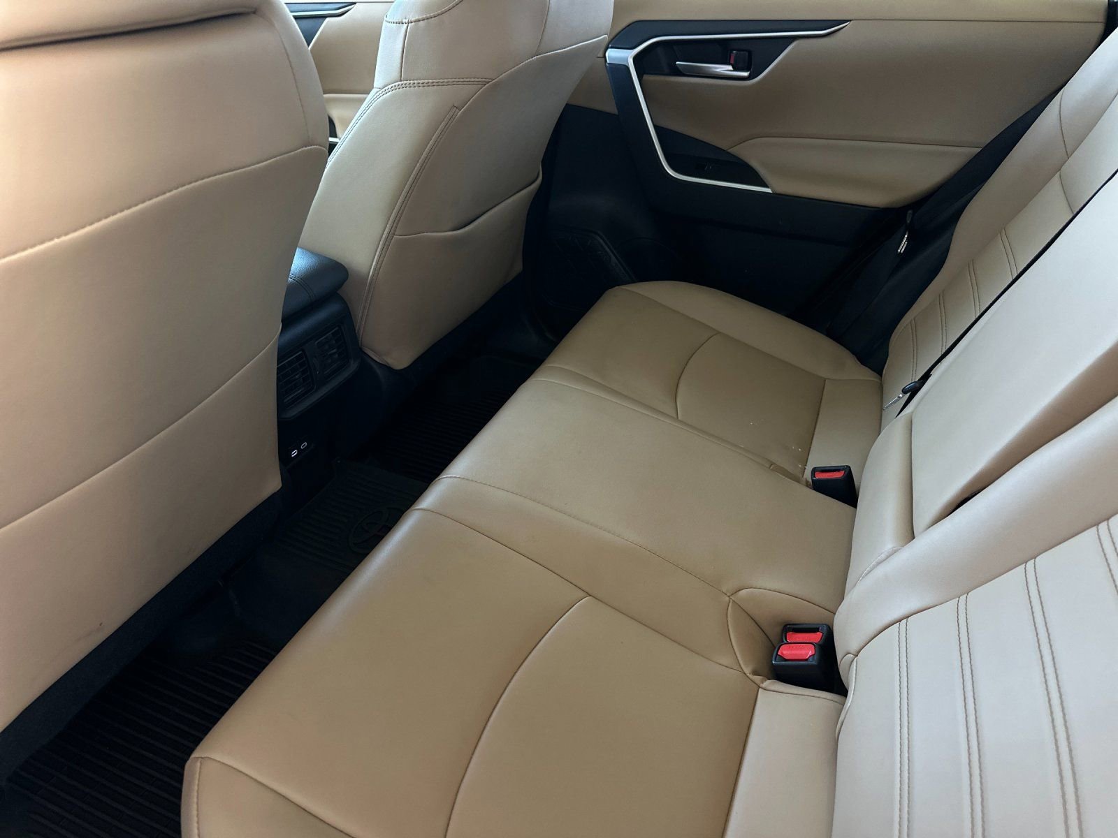 Used 2025 Toyota RAV4 XLE Premium image 11