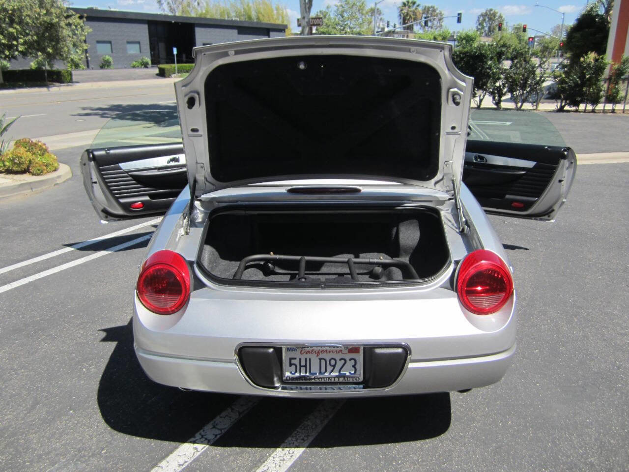 Used 2004 Ford Thunderbird Deluxe RWD image 10