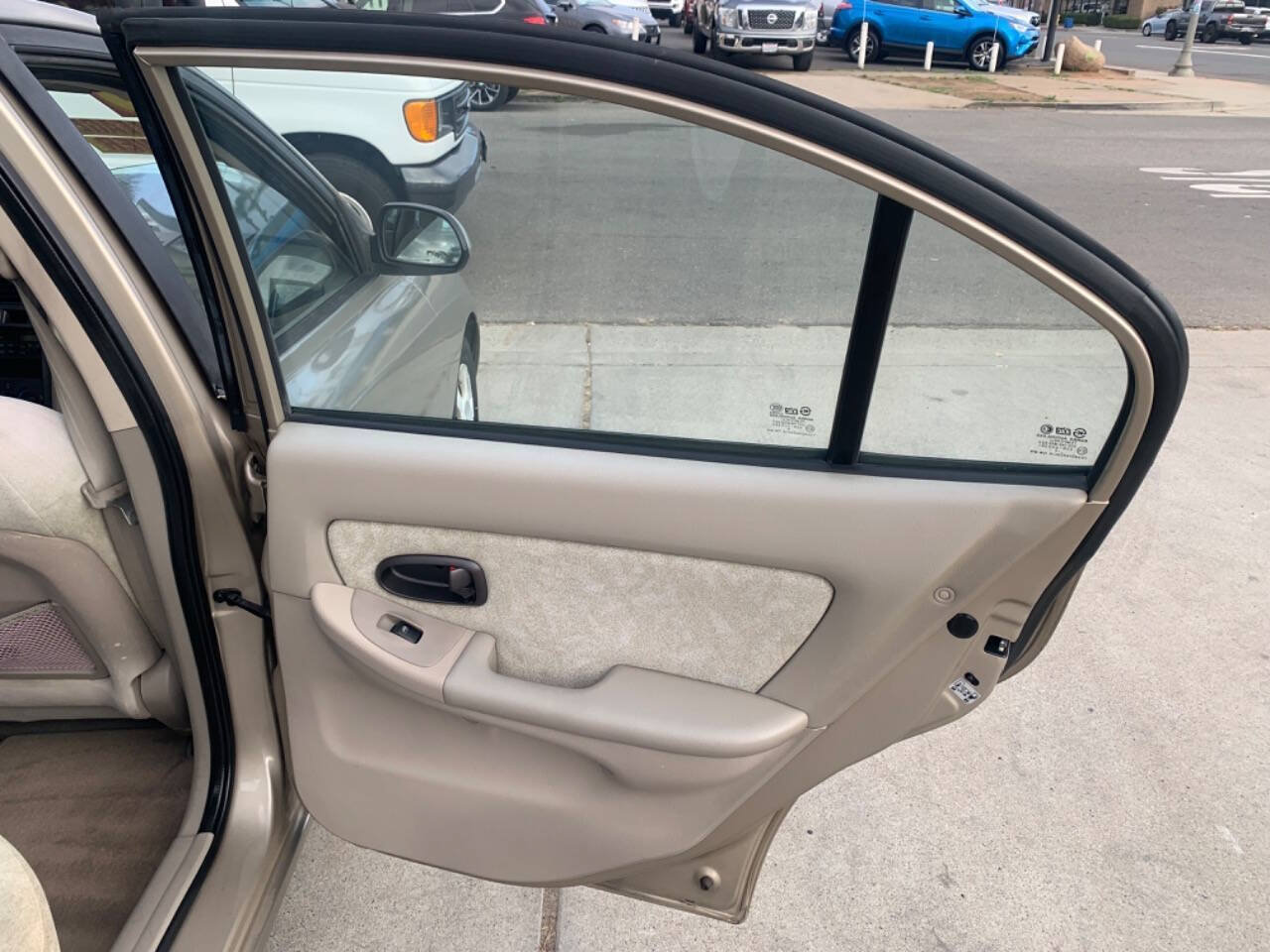 Used 2003 Hyundai Elantra GLS FWD image 12