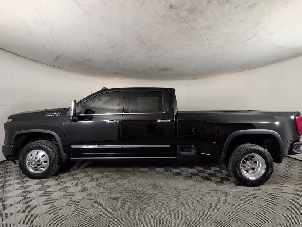 Used 2024 Chevrolet Silverado 3500 High Country w/ High Country Premium Package AWD/4WD image 8