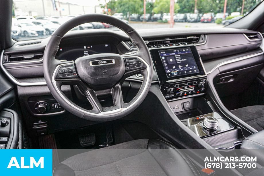 Used 2025 Jeep Grand Cherokee Altitude AWD/4WD image 26