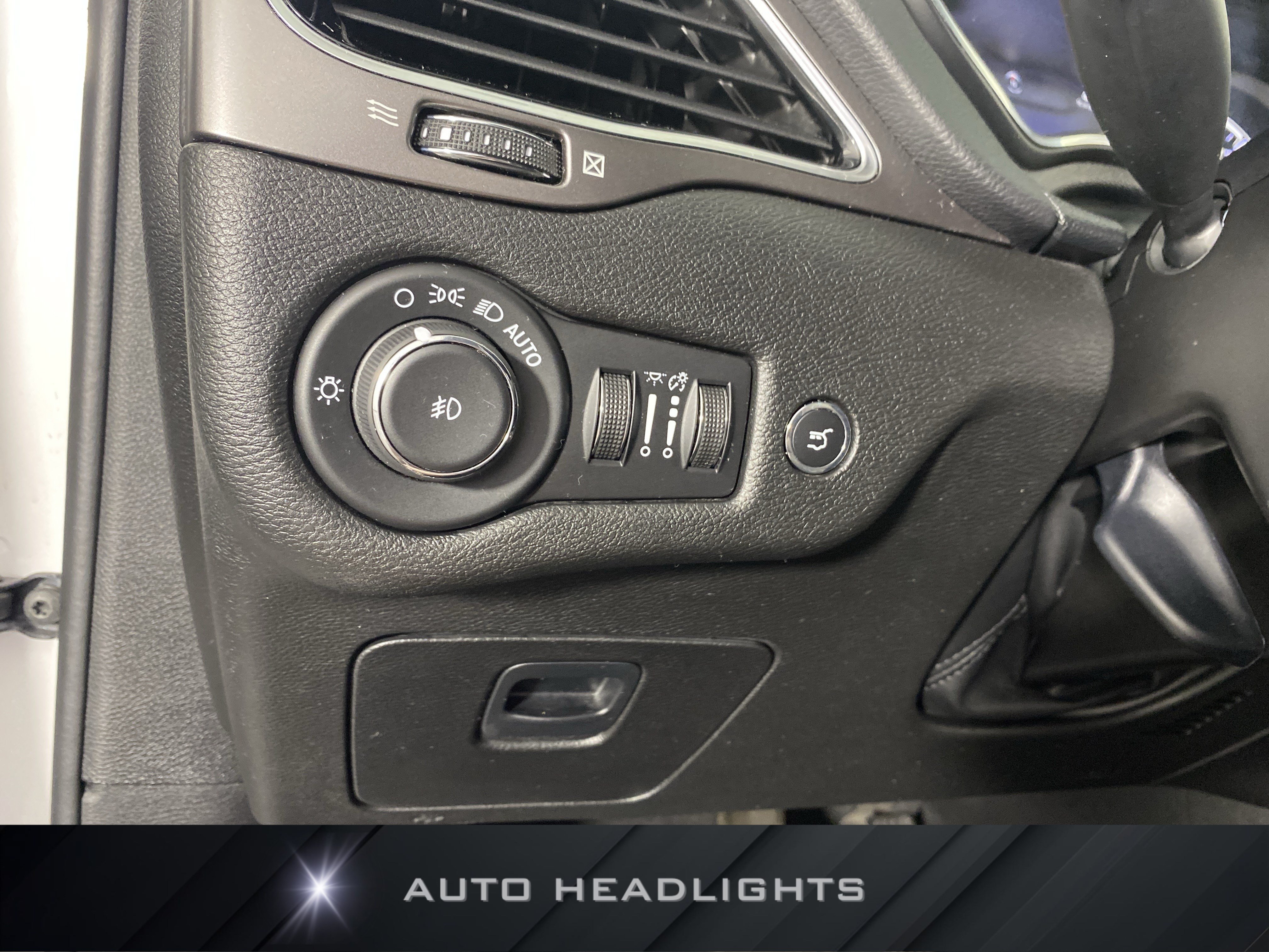 Used 2020 Jeep Cherokee Limited AWD/4WD image 24