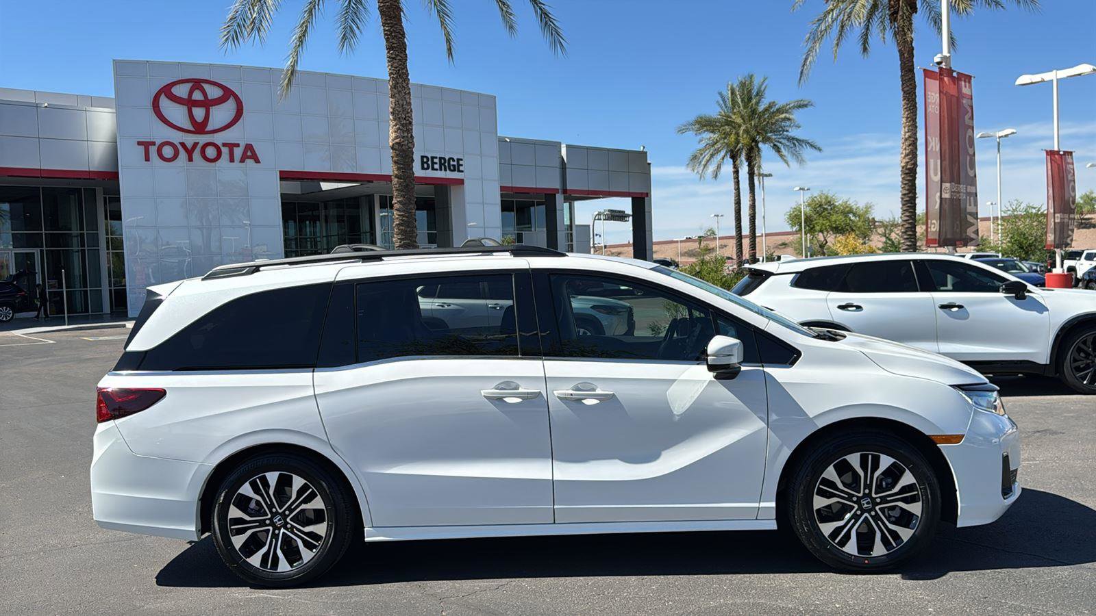 Used 2025 Honda Odyssey Elite image 8