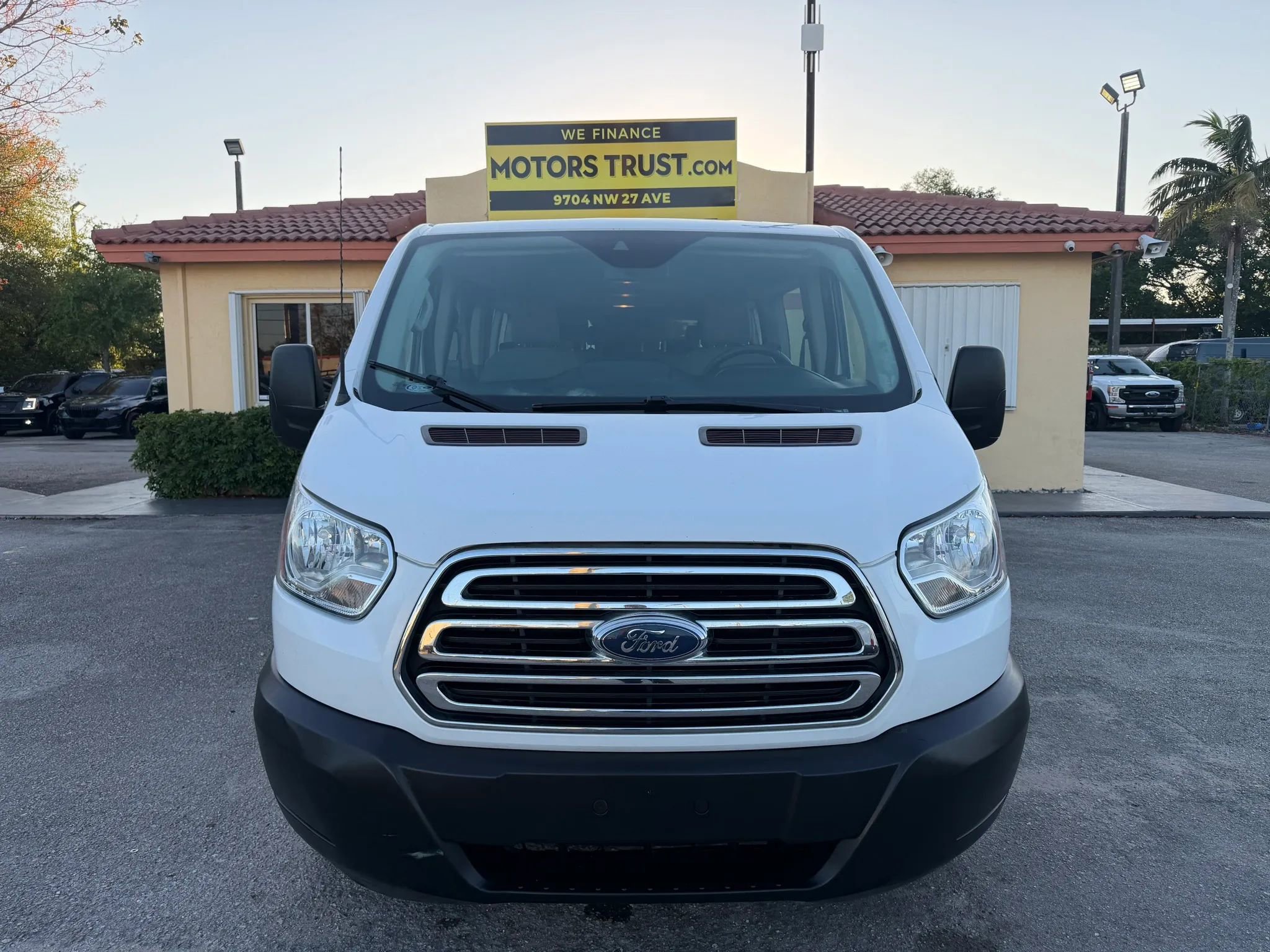 Used 2019 Ford Transit 350 XLT image 11