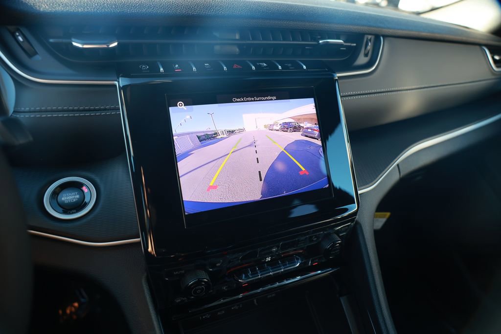 New 2025 Jeep Grand Cherokee Altitude image 19