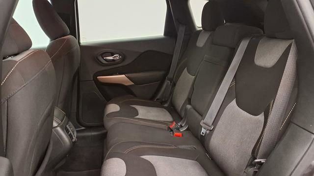 Used 2018 Jeep Cherokee Latitude image 19