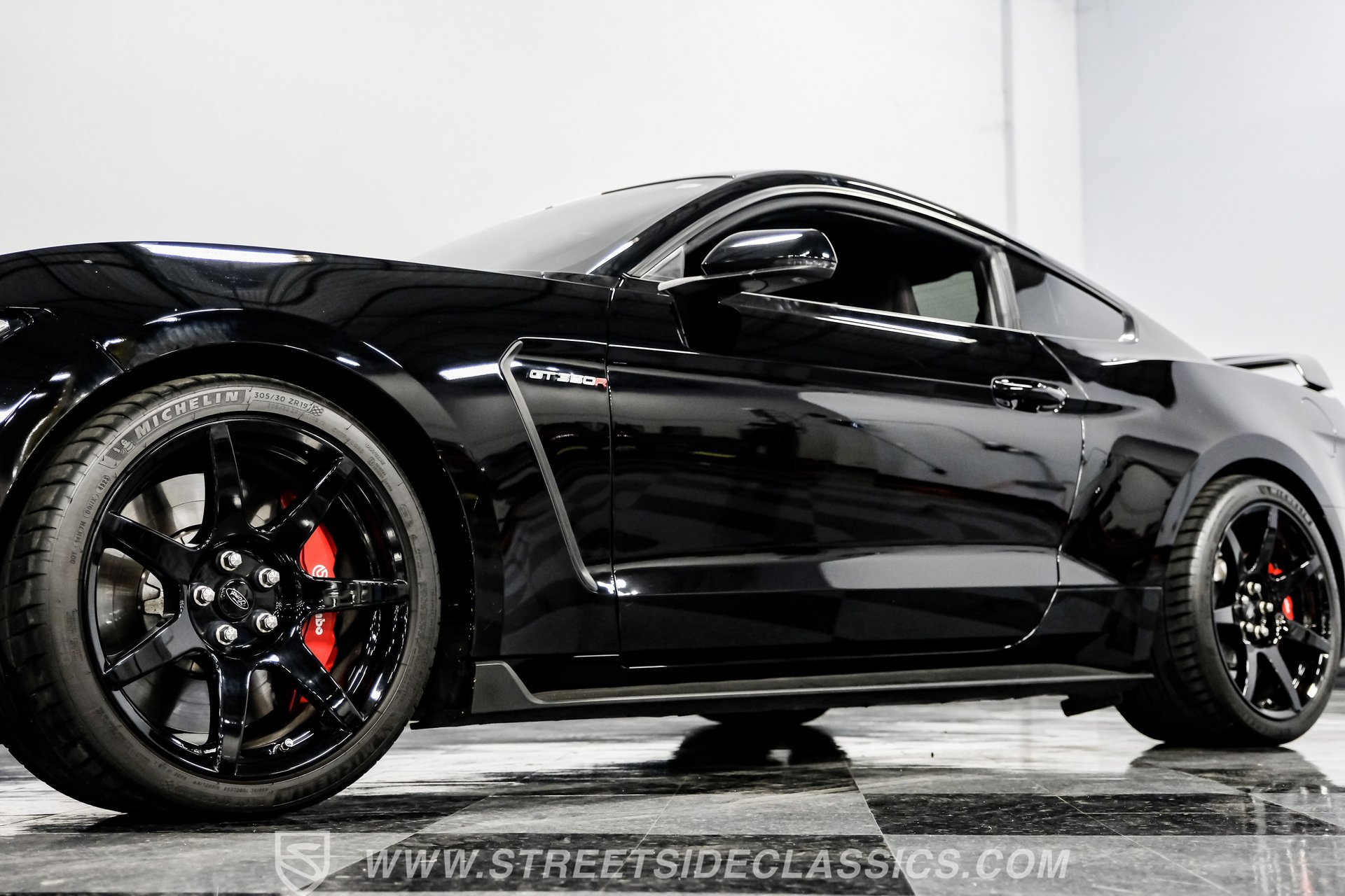 Used 2020 Ford Mustang Shelby GT350R w/ GT350R Equipment Group 920A RWD image 22