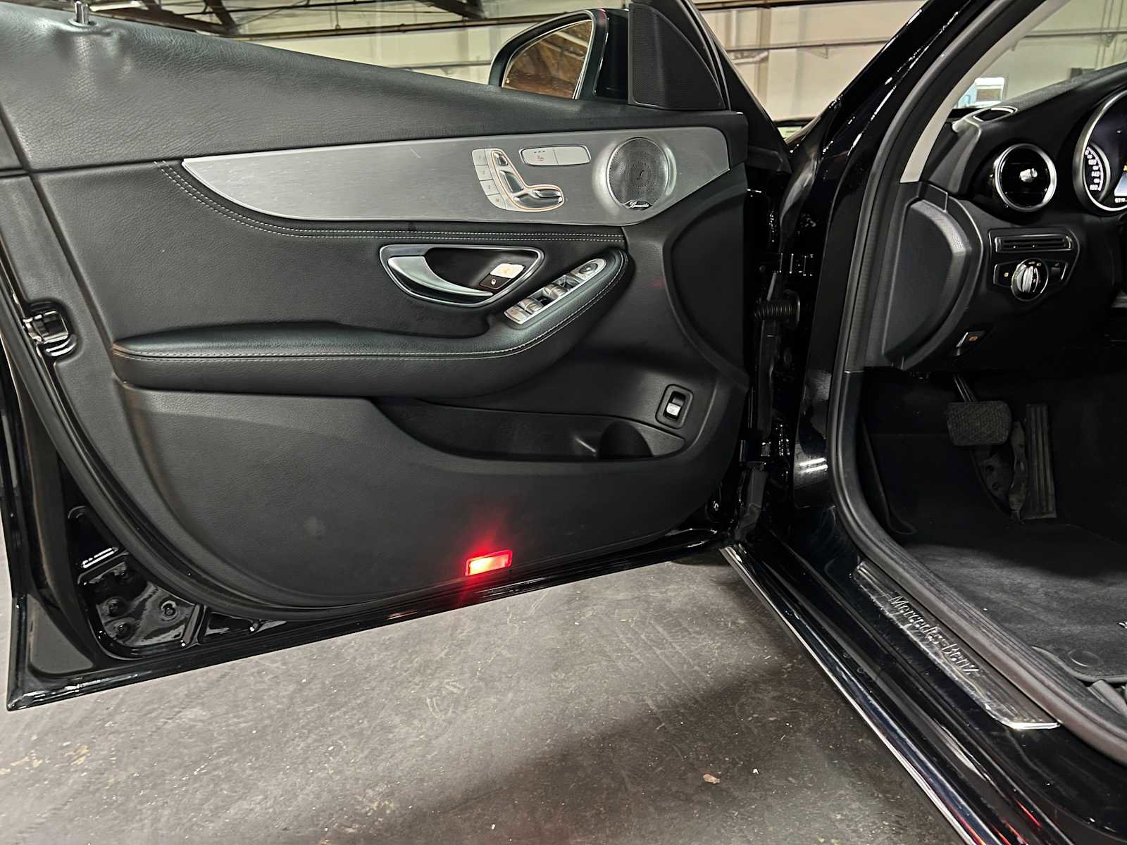 Used 2015 Mercedes-Benz C 300 4MATIC Sedan image 21