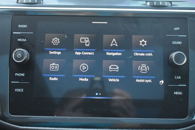 Used 2023 Volkswagen Tiguan SE R-Line image 25