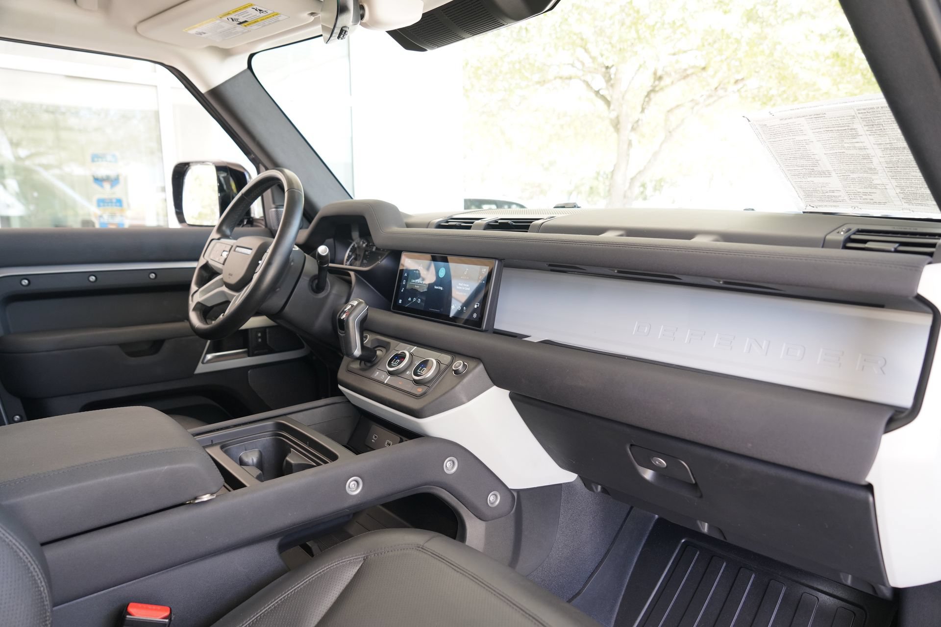 Used 2023 Land Rover Defender 110 SE AWD/4WD image 24