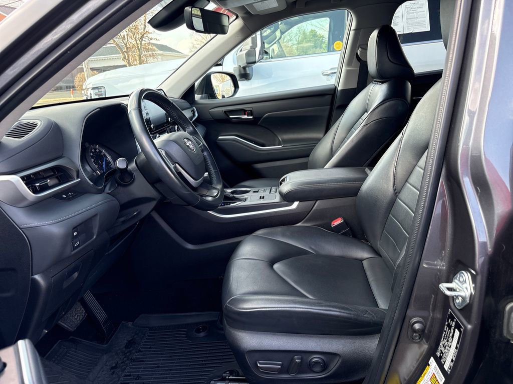 Used 2022 Toyota Highlander XLE image 15