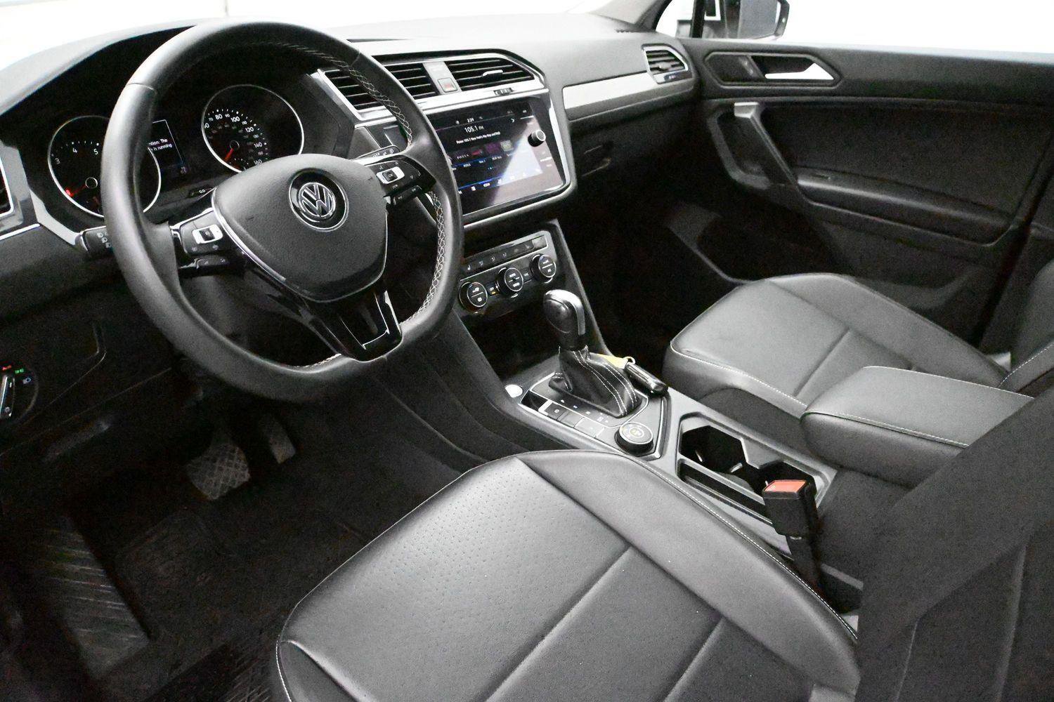 Used 2021 Volkswagen Tiguan SE w/ Panoramic Sunroof Package AWD/4WD image 2