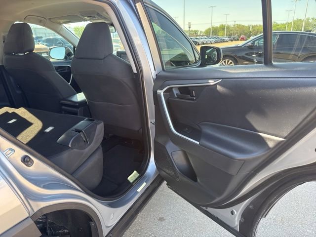 Used 2019 Toyota RAV4 LE image 40