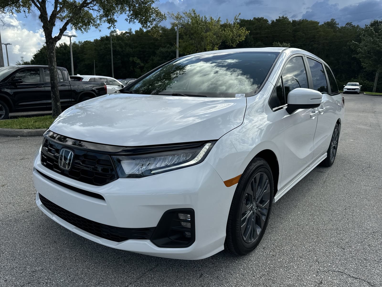 New 2026 Honda Odyssey Touring image 3
