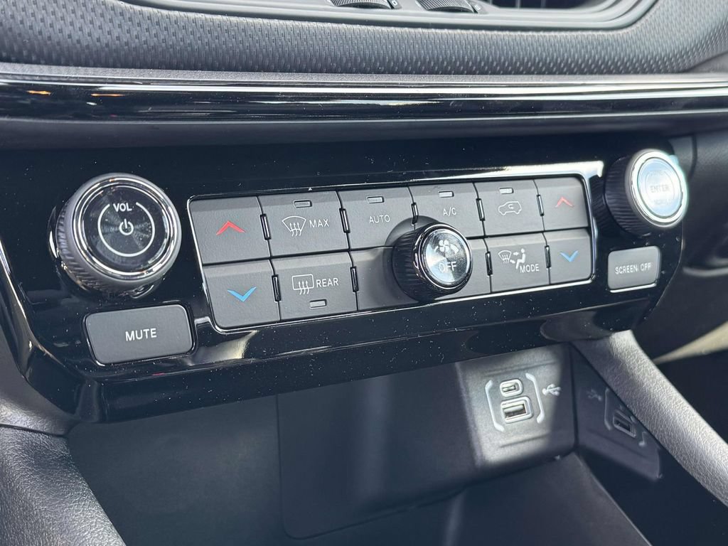 New 2026 Jeep Compass Latitude AWD/4WD image 17