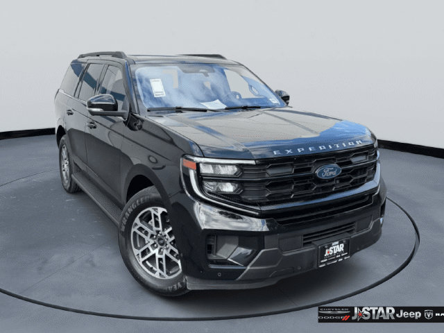 Used 2025 Ford Expedition Active RWD image 3