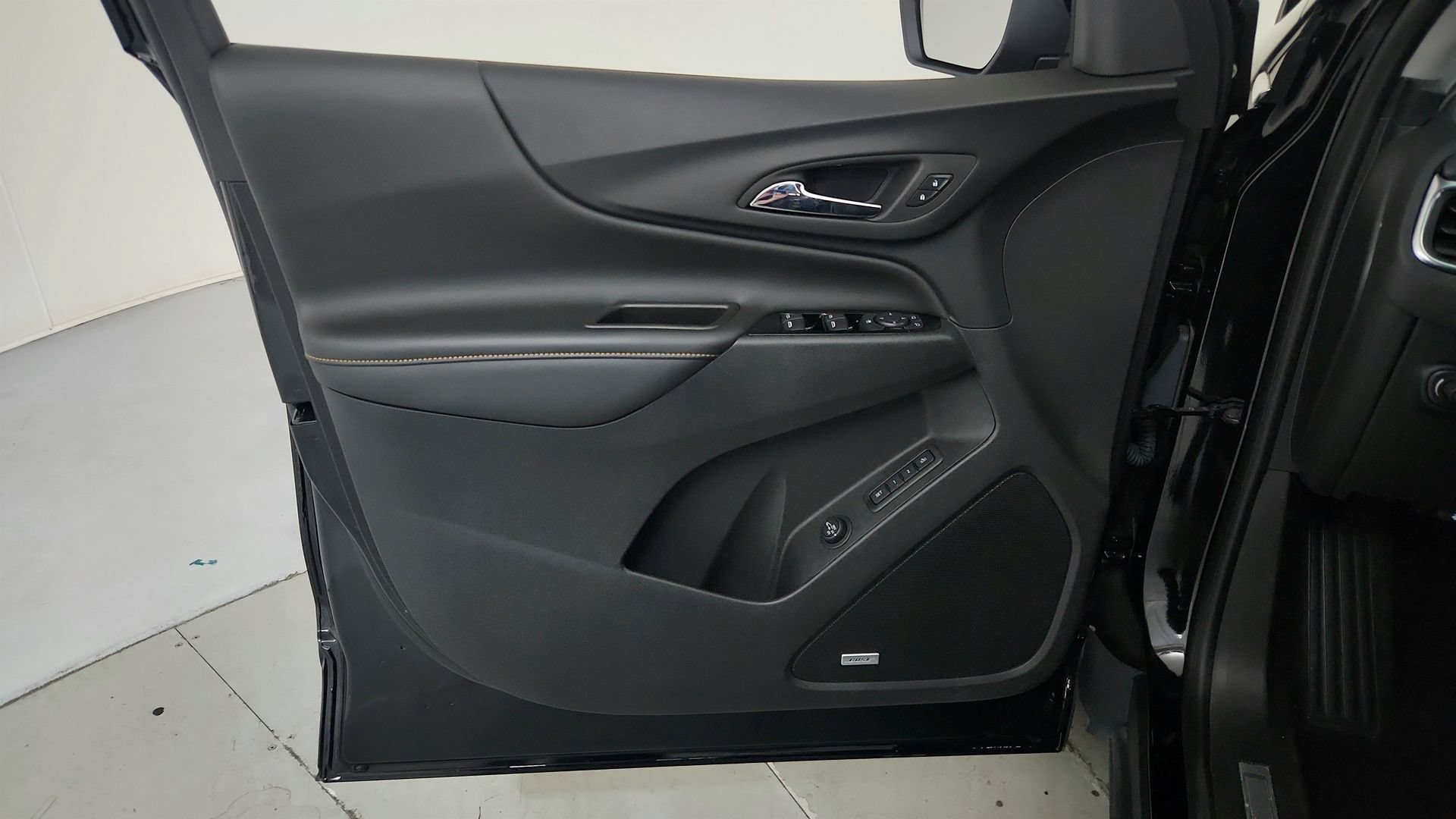 Used 2024 Chevrolet Equinox Premier AWD/4WD image 16