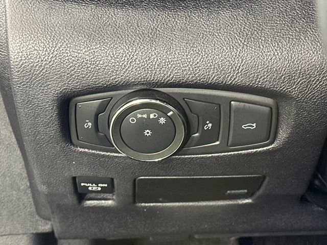 Used 2017 Lincoln Continental Select image 19