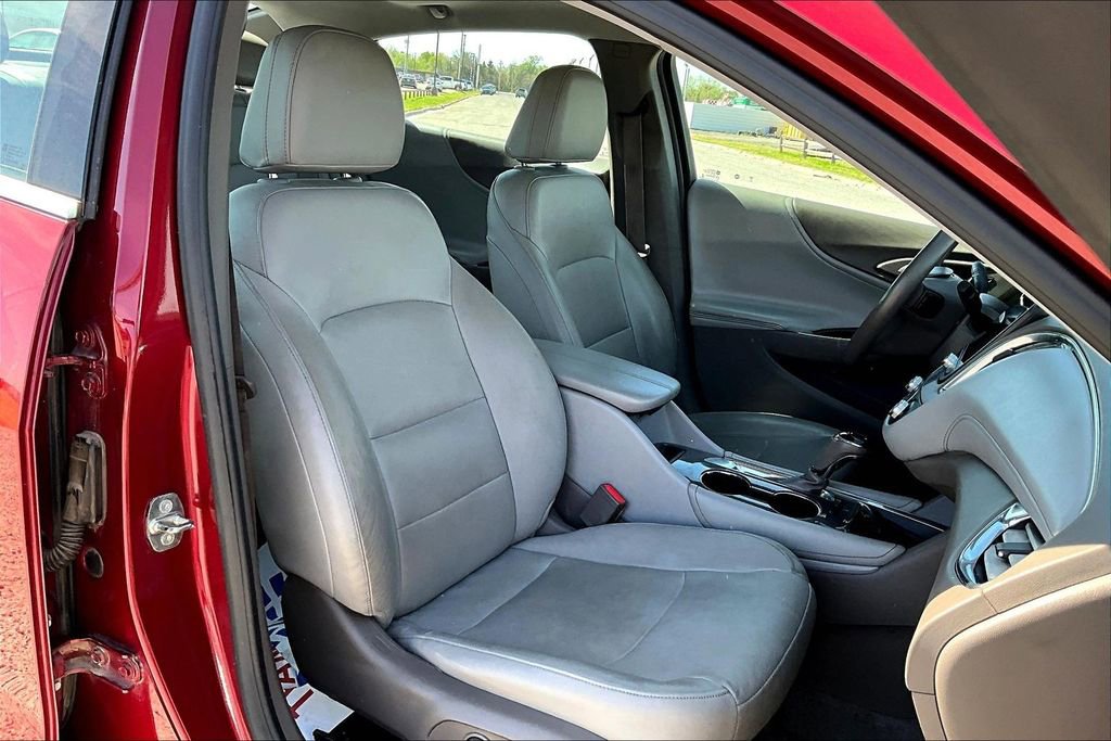 Used 2018 Chevrolet Malibu LT w/ Leather Package image 7