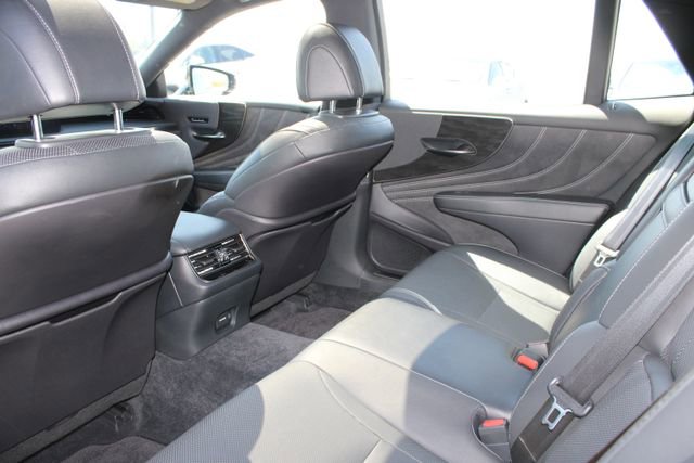 Certified 2022 Lexus LS 500 w/ Accessory Package (Z2) RWD image 9