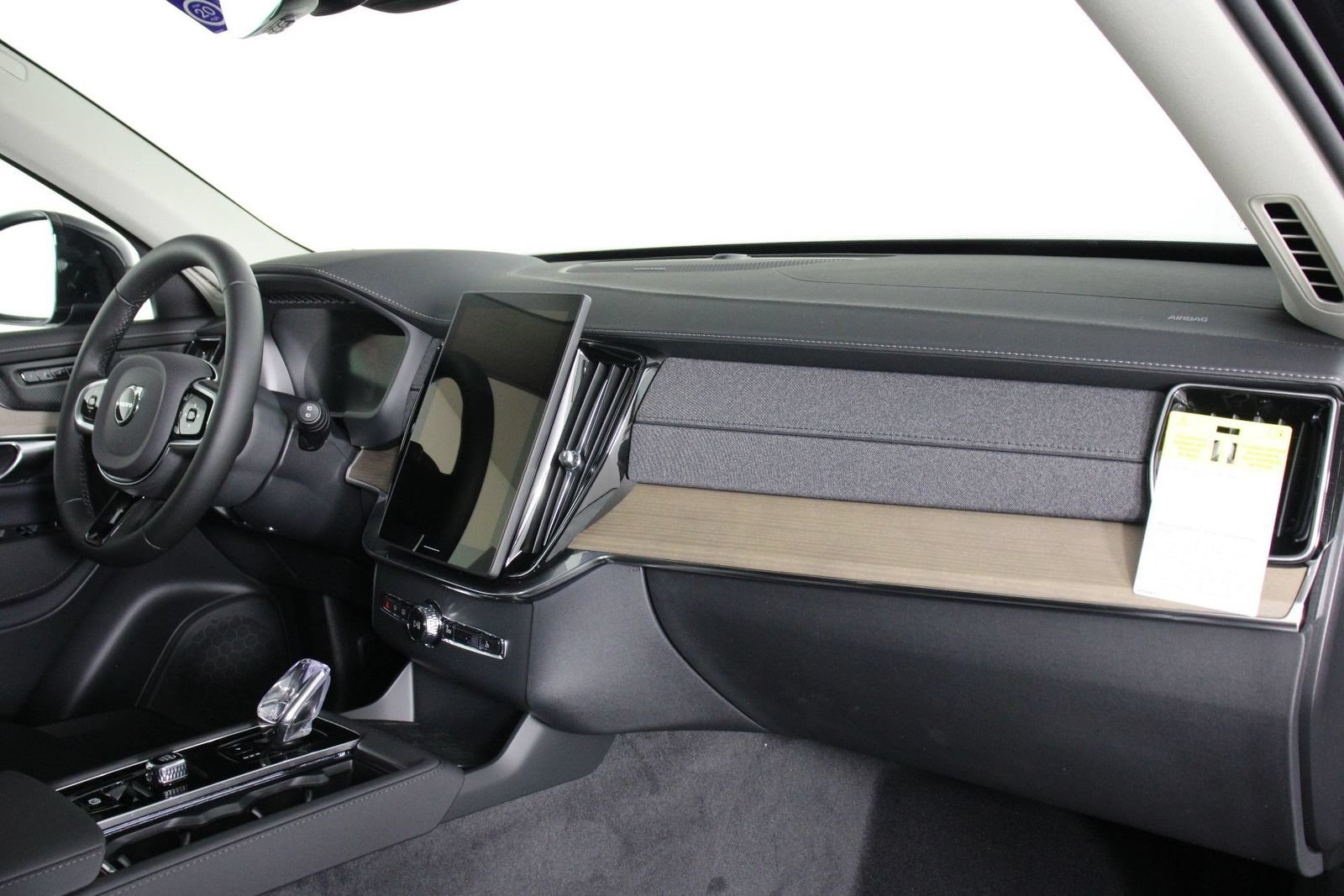 New 2026 Volvo XC90 T8 Plus AWD/4WD image 9