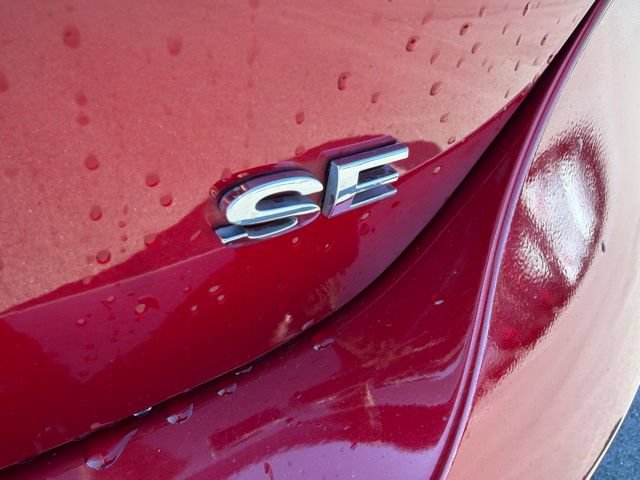 Used 2017 Ford Focus SE w/ Cold Weather Package FWD image 9