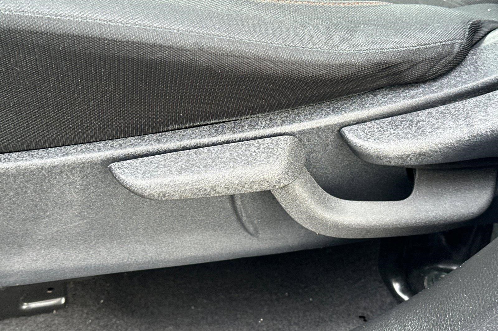 Used 2023 Nissan Kicks SR image 13