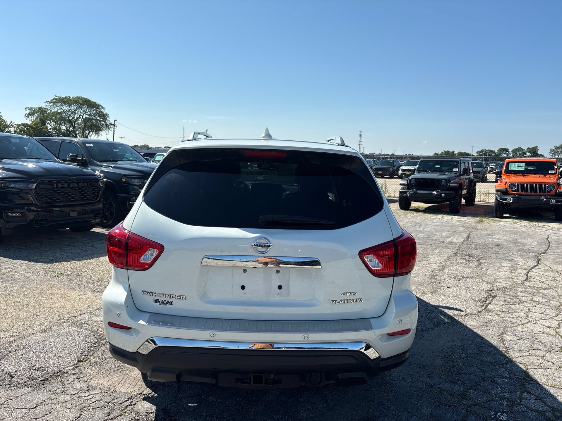 Used 2019 Nissan Pathfinder Platinum AWD/4WD image 7