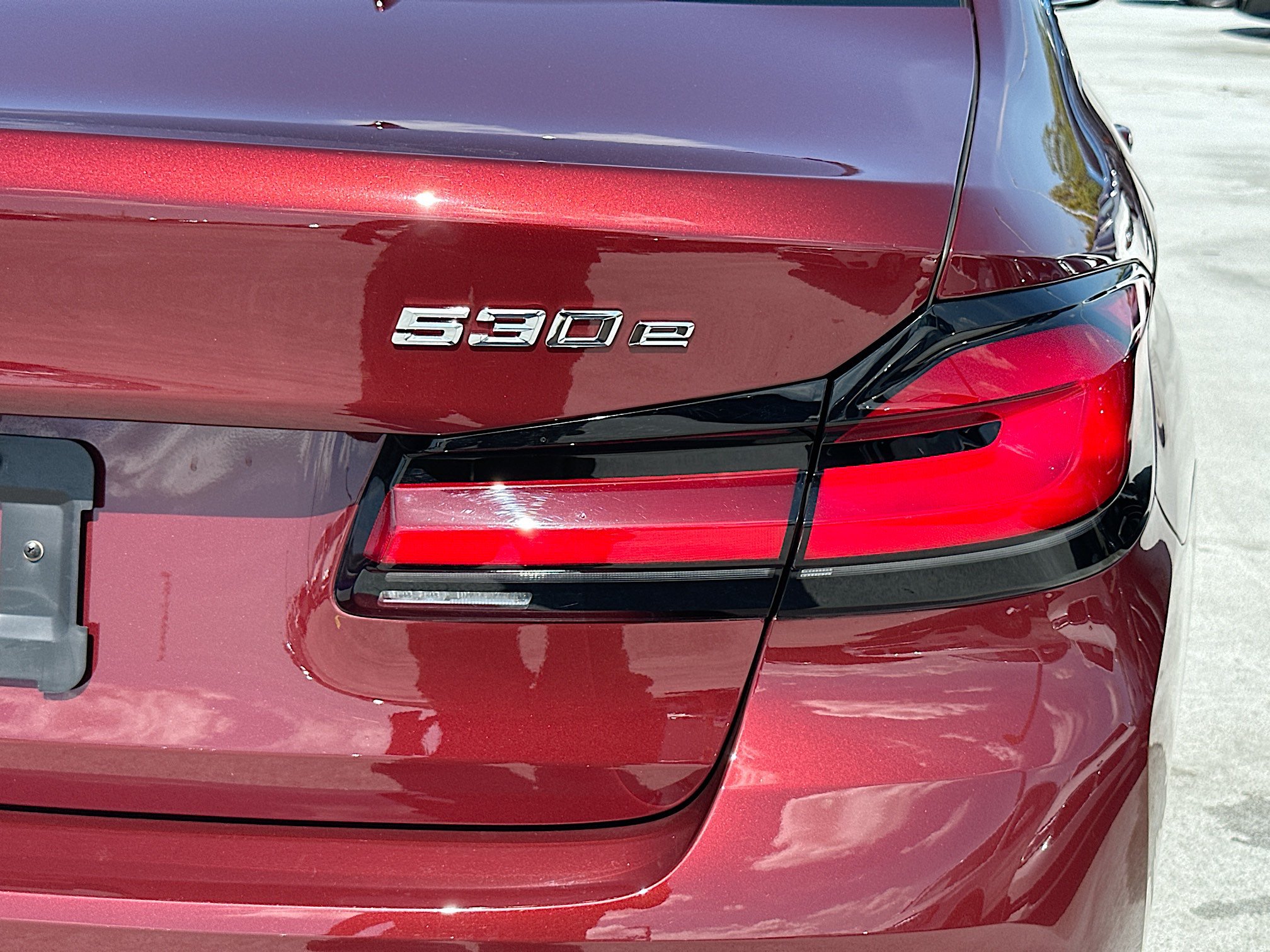 Certified 2023 BMW 530e w/ Premium Package RWD image 33