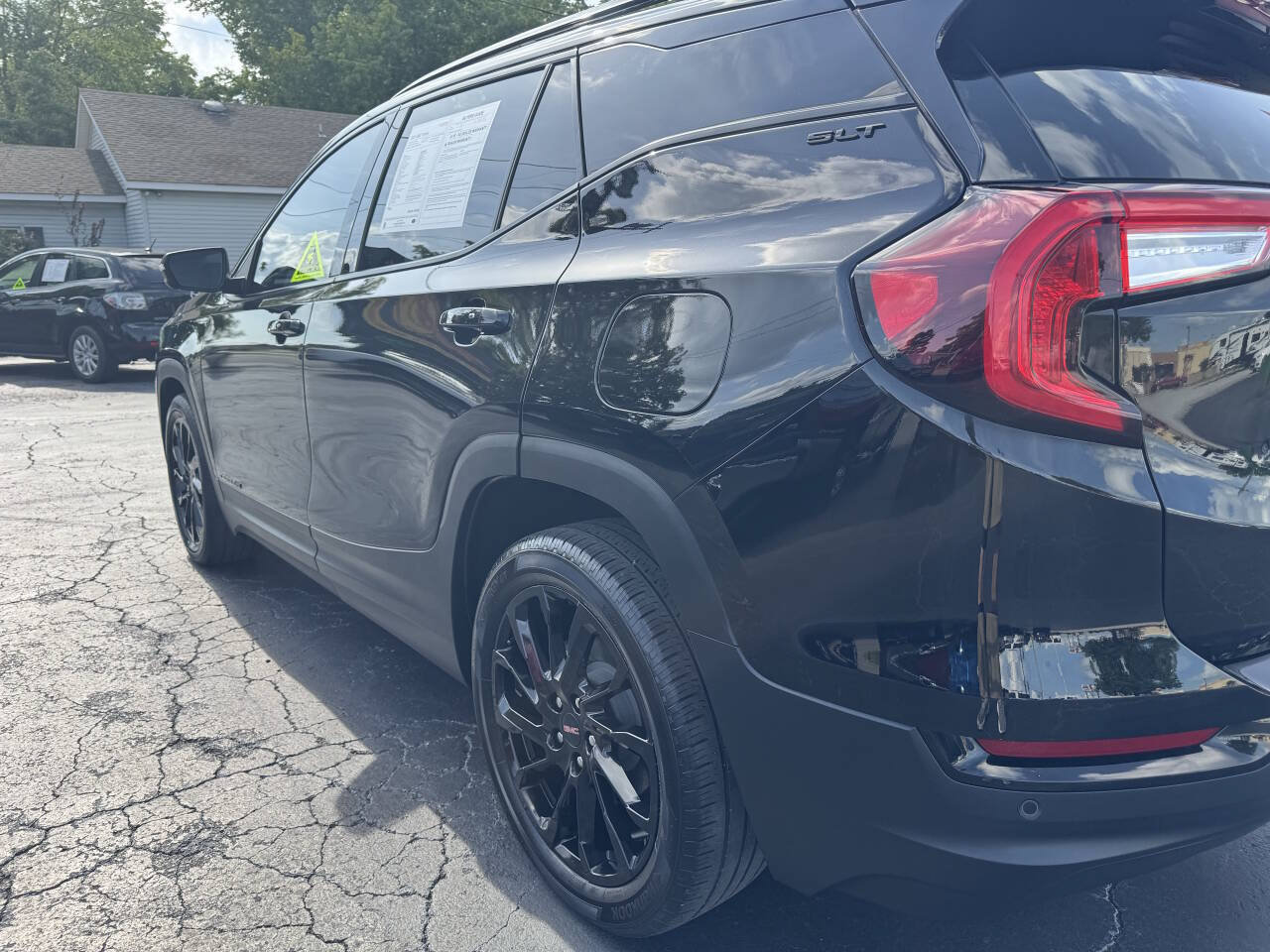 Used 2023 GMC Terrain SLT w/ Tech Package FWD image 16