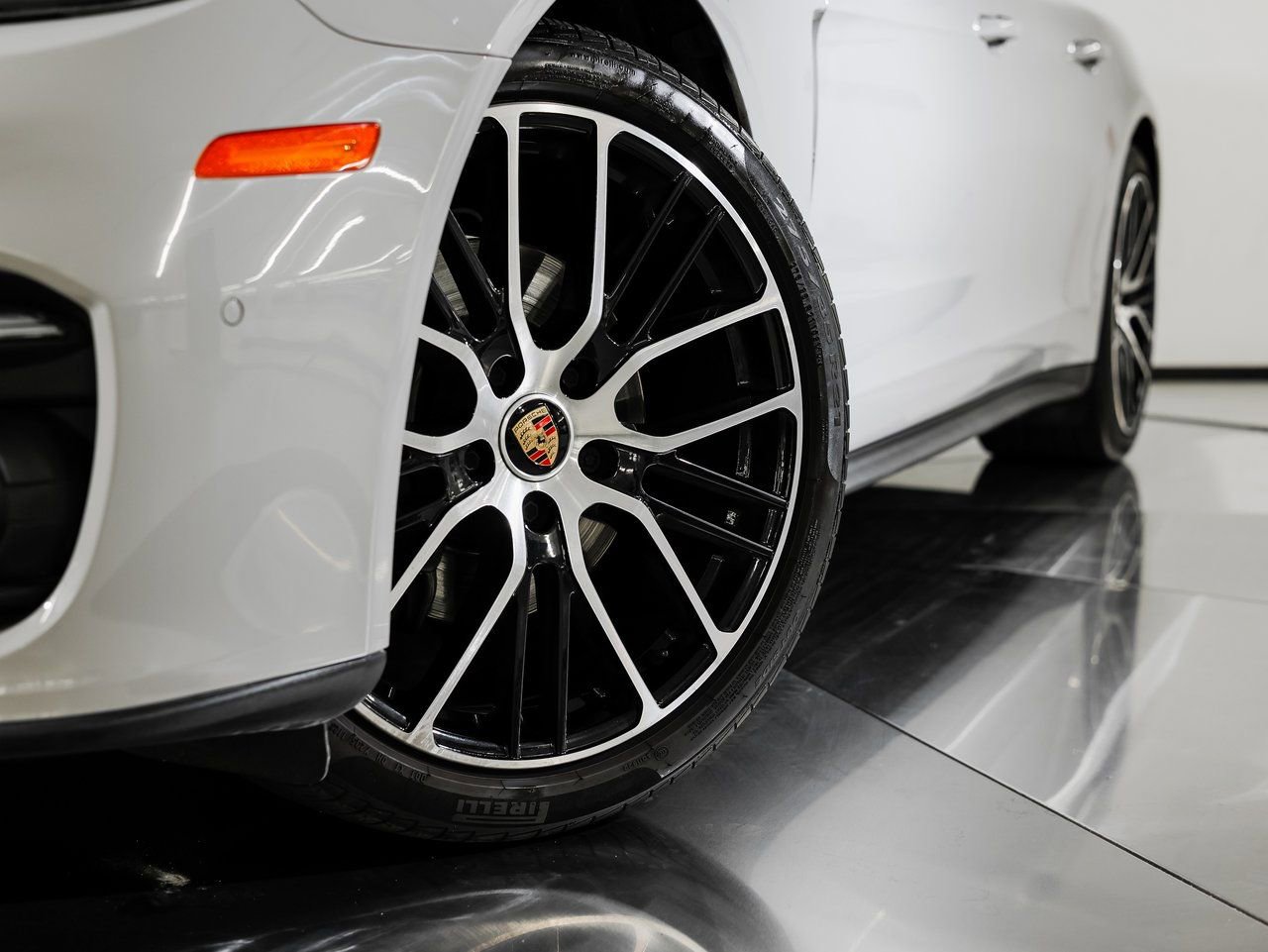 Certified 2023 Porsche Panamera Platinum Edition image 12