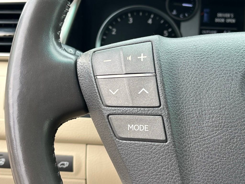 Used 2013 Lexus LX 570 4WD w/ Luxury Pkg image 34